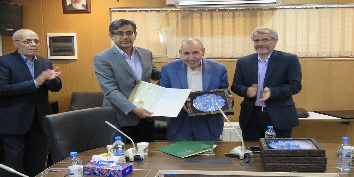  تقدیر از اساتید بازنشسته دانشکده مدیریت و اقتصاد