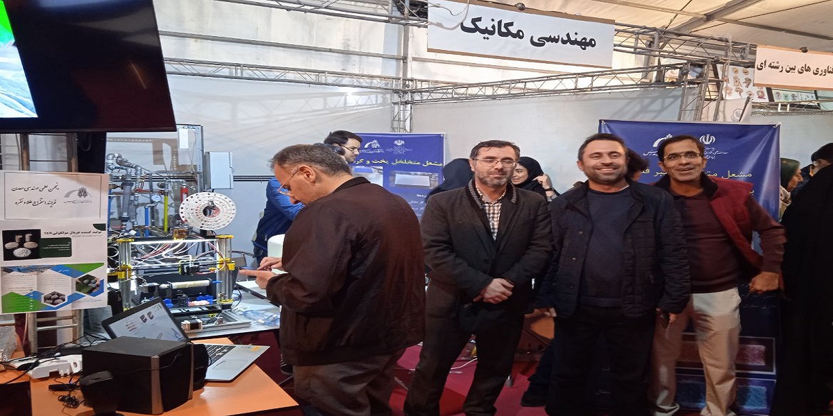 غرفه دانشکده مهندسی مکانیک در بخش نمایشگاه شب علم دانشگاه تربیت مدرس 
