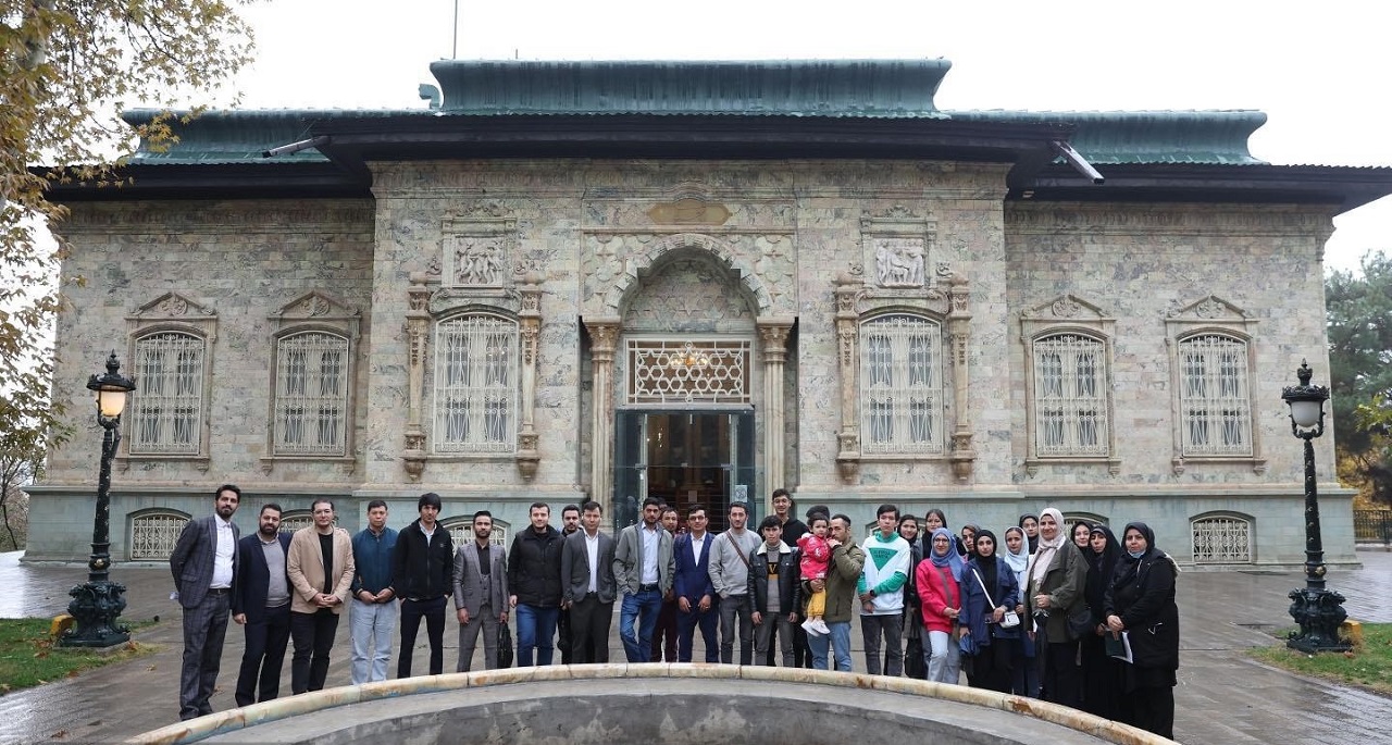 بازدید دانشجویان واحد بین الملل دانشگاه از مجموعه فرهنگی تاریخی سعدآباد